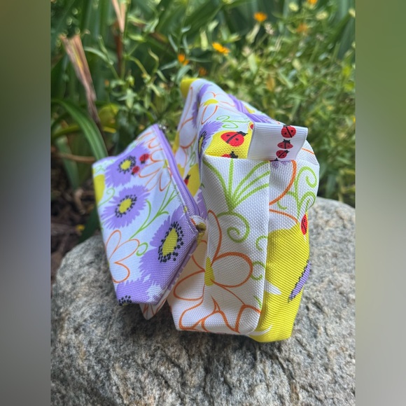 Clinique Floral Pouch Set - Yellow and Purple - Picture 6 of 7